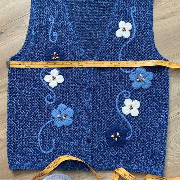 𝅺Vintage Separate Editions Koret Knitted Vest with Bead Detail - Picture 7 of 9